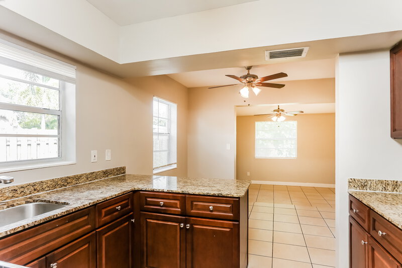2,470/Mo, 570 SW 31st Ave Fort Lauderdale, FL 33312 Kitchen View 2