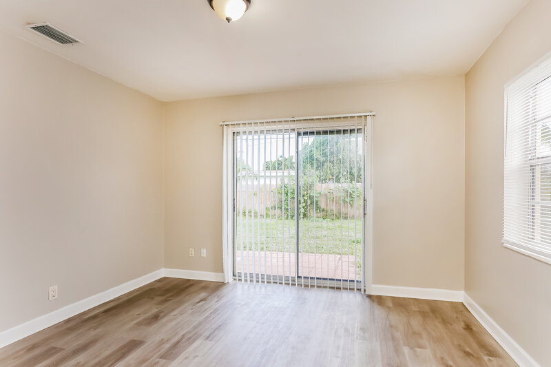 2,470/Mo, 570 SW 31st Ave Fort Lauderdale, FL 33312 Main Bedroom View 2