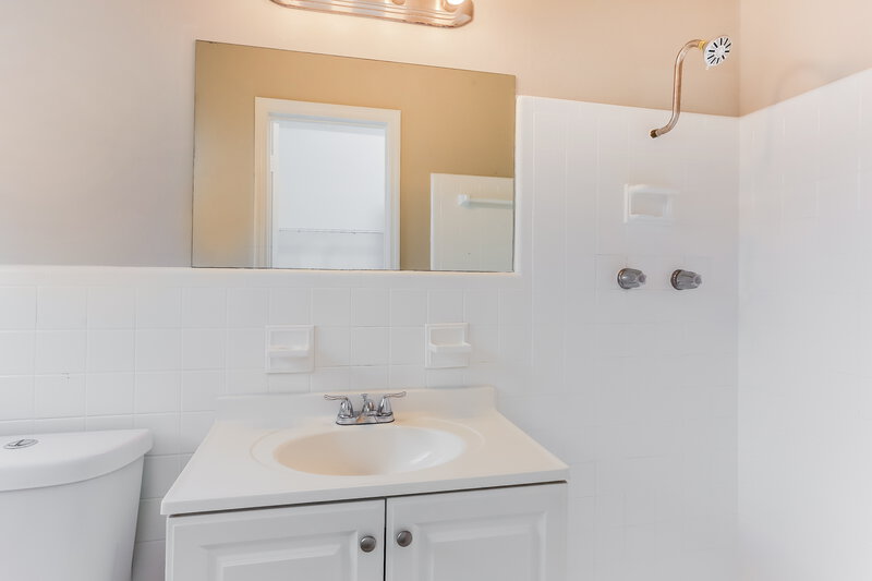 2,470/Mo, 570 SW 31st Ave Fort Lauderdale, FL 33312 Powder Room View