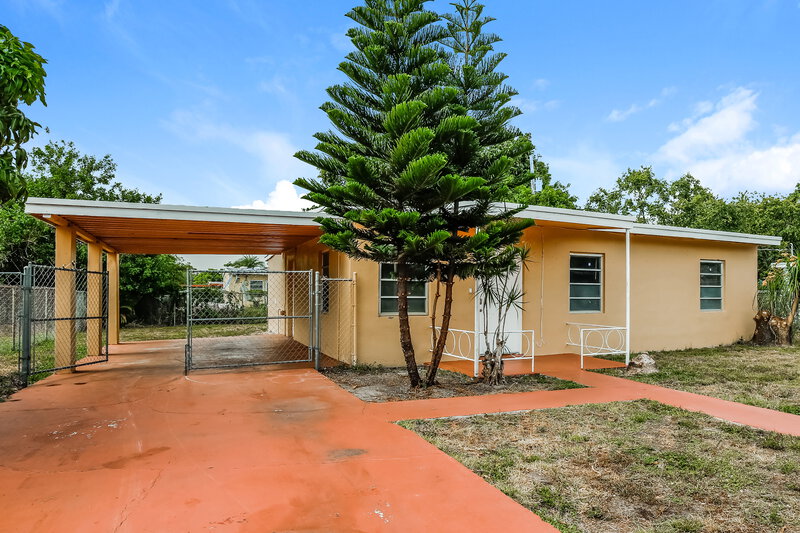 2,325/Mo, 2445 NW 159th Street Miami Gardens, FL 33054 Misc View