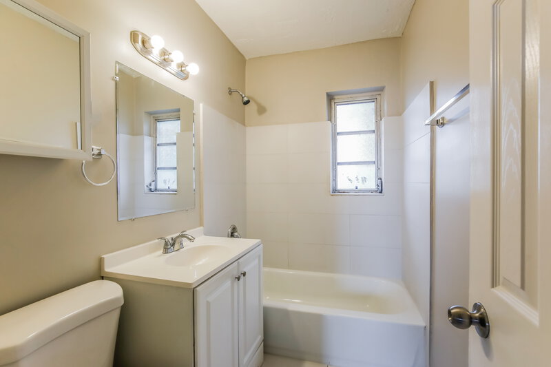 2,325/Mo, 2445 NW 159th Street Miami Gardens, FL 33054 Misc View 16