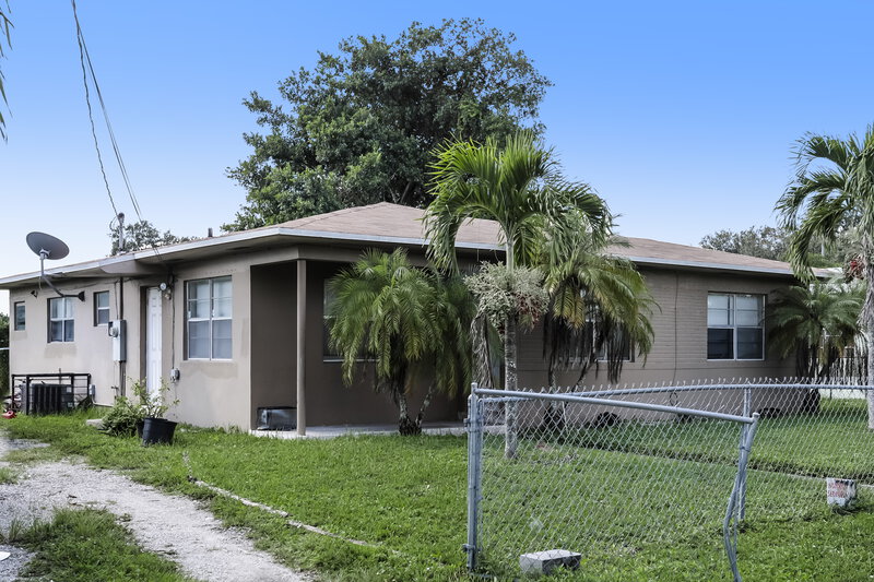 3,080/Mo, 1750 NW 76 TE Miami, FL 33147 External View