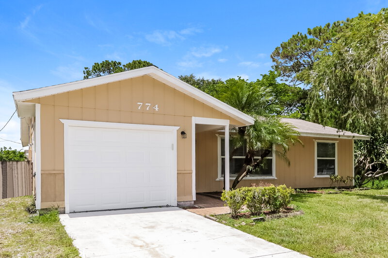 2,130/Mo, 774 SW Duxbury Avenue Port Saint Lucie, FL 34983 Front View 2