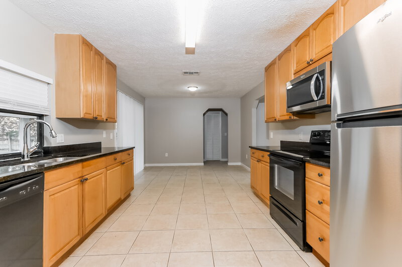 2,130/Mo, 774 SW Duxbury Avenue Port Saint Lucie, FL 34983 Kitchen View