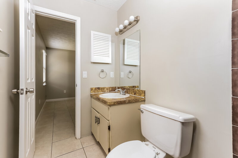 2,130/Mo, 774 SW Duxbury Avenue Port Saint Lucie, FL 34983 Bathroom View