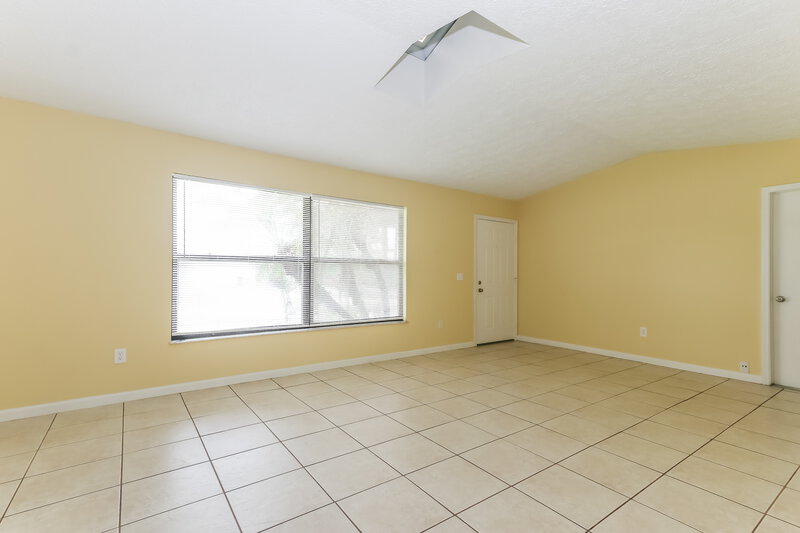 2,130/Mo, 774 SW Duxbury Avenue Port Saint Lucie, FL 34983 Bedroom View 3
