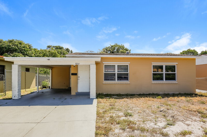 2,450/Mo, 820 S D Street Lake Worth Beach, FL 33460 External View