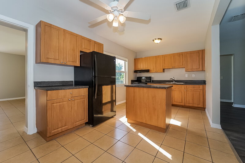 2,450/Mo, 820 S D Street Lake Worth Beach, FL 33460 Misc View 2