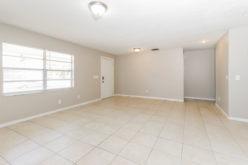 2,100/Mo, 6106 Sunset Boulevard Fort Pierce, FL 34982 Living Room View