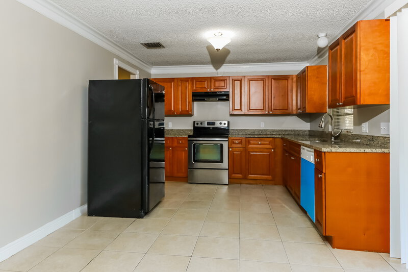 2,100/Mo, 6106 Sunset Boulevard Fort Pierce, FL 34982 Kitchen View