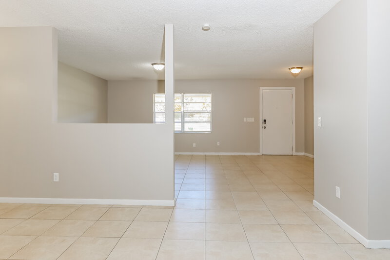 2,100/Mo, 6106 Sunset Boulevard Fort Pierce, FL 34982 Family Room View
