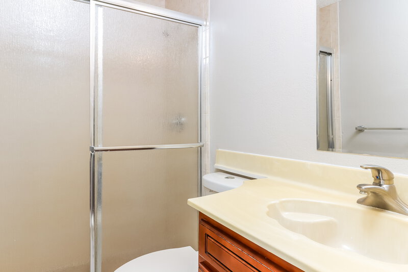 2,100/Mo, 6106 Sunset Boulevard Fort Pierce, FL 34982 Bathroom View 2