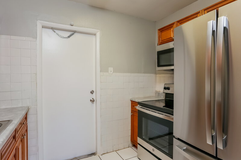 2,285/Mo, 2344 NW 15th Street Fort Lauderdale, FL 33311 Kitchen View
