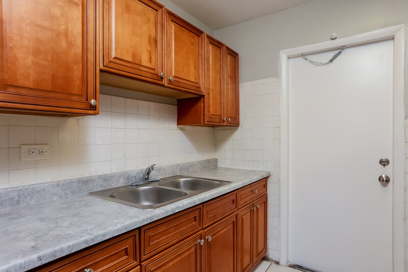 2,285/Mo, 2344 NW 15th Street Fort Lauderdale, FL 33311 Kitchen View 2