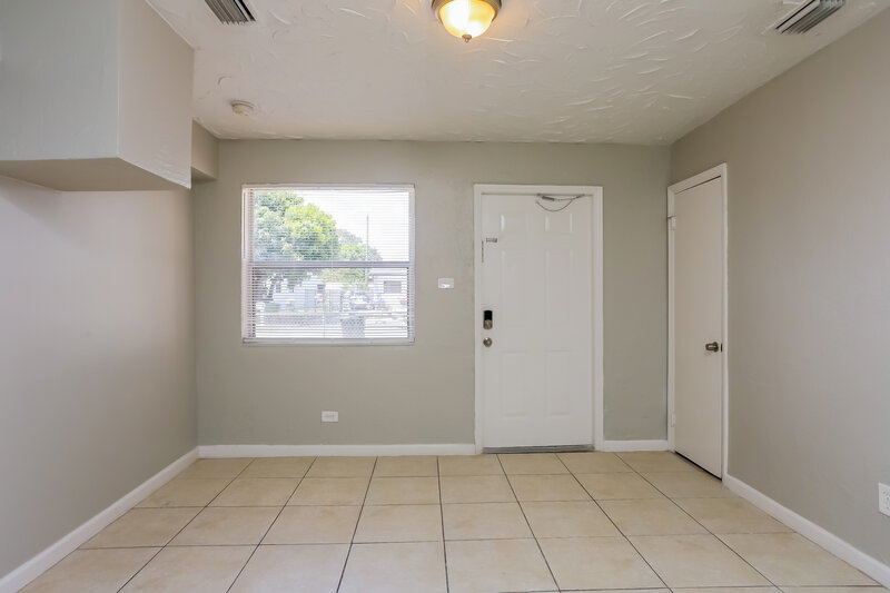 2,285/Mo, 2344 NW 15th Street Fort Lauderdale, FL 33311 Main Bedroom View