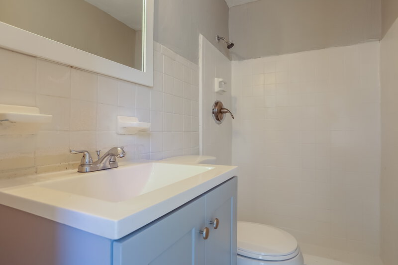 2,285/Mo, 2344 NW 15th Street Fort Lauderdale, FL 33311 Bathroom View