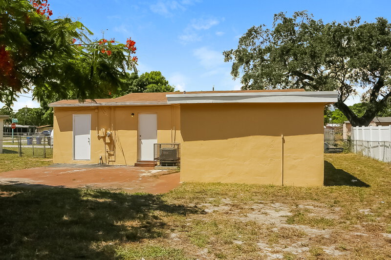 2,285/Mo, 2344 NW 15th Street Fort Lauderdale, FL 33311 Rear View