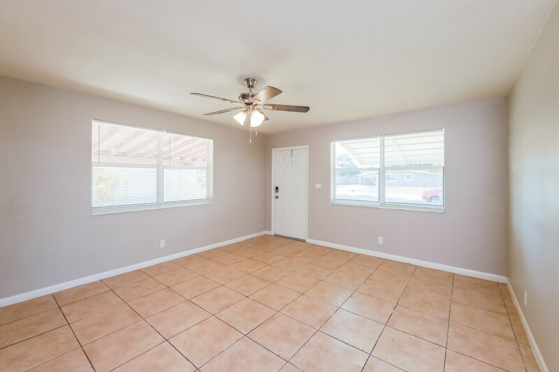 2,375/Mo, 3260 Alcee L Hastings Pkwy Lauderdale Lakes, FL 33319 Living Room View