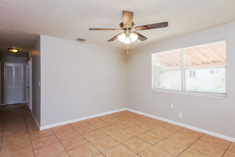 2,375/Mo, 3260 Alcee L Hastings Pkwy Lauderdale Lakes, FL 33319 Living Room View 4