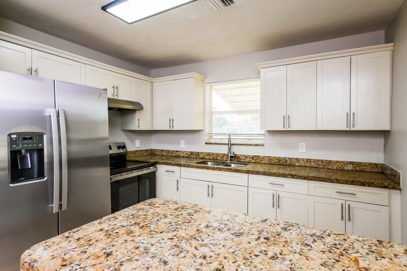 2,375/Mo, 3260 Alcee L Hastings Pkwy Lauderdale Lakes, FL 33319 Kitchen View