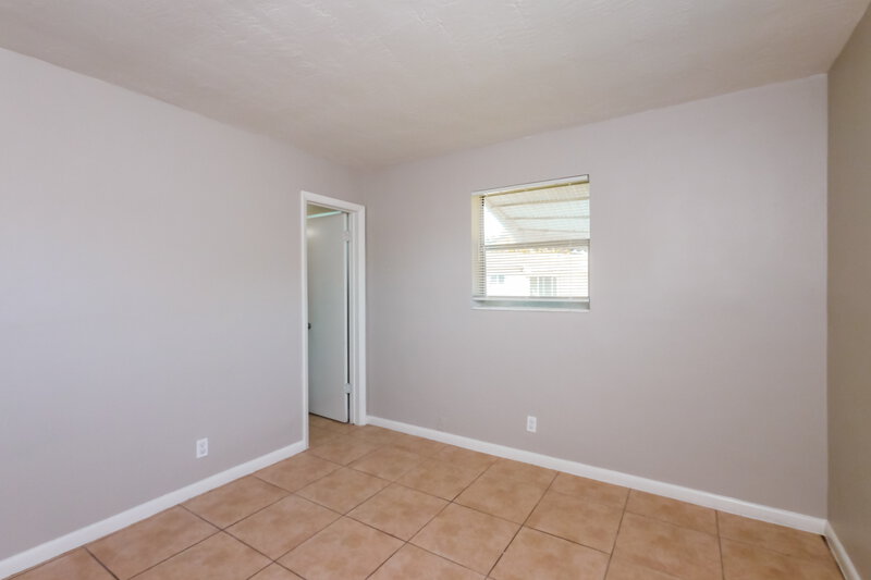 2,375/Mo, 3260 Alcee L Hastings Pkwy Lauderdale Lakes, FL 33319 Main Bedroom View 2