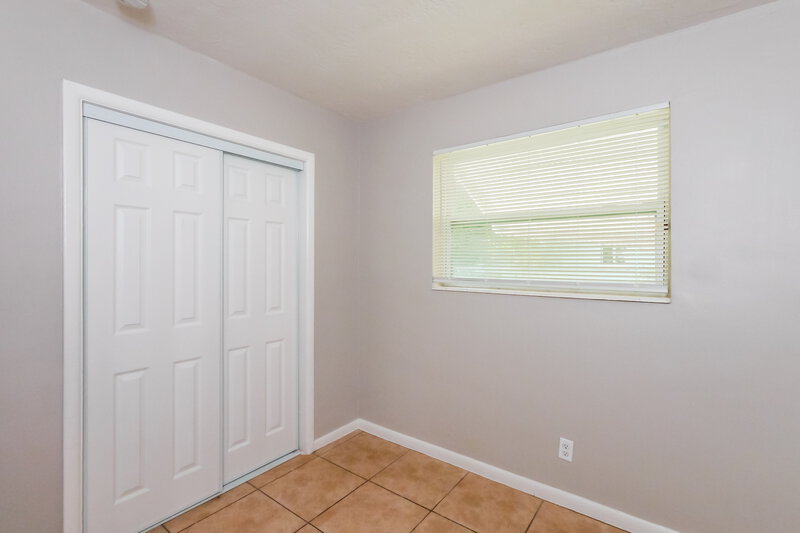 2,375/Mo, 3260 Alcee L Hastings Pkwy Lauderdale Lakes, FL 33319 Bedroom View