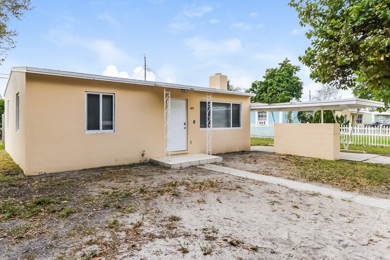 1,860/Mo, 600 Beech Road West Palm Beach, FL 33409 External View