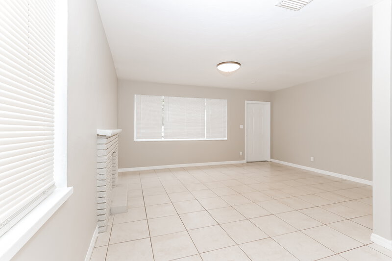 1,860/Mo, 600 Beech Road West Palm Beach, FL 33409 Living Room View 3