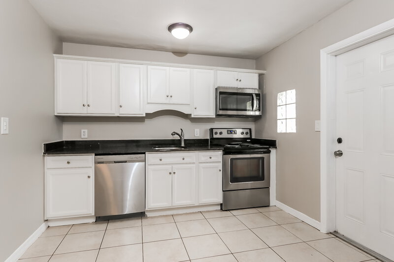 1,860/Mo, 600 Beech Road West Palm Beach, FL 33409 Kitchen View