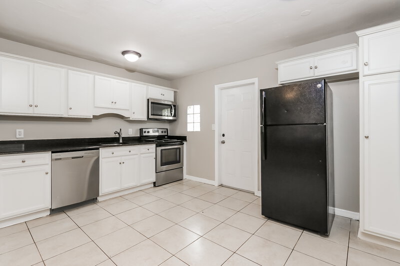 1,860/Mo, 600 Beech Road West Palm Beach, FL 33409 Kitchen View 2