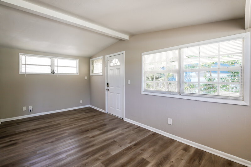 2,790/Mo, 5083 NE 17th Drive Pompano Beach, FL 33064 Living Room View 2