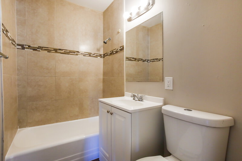 2,790/Mo, 5083 NE 17th Drive Pompano Beach, FL 33064 Bathroom View