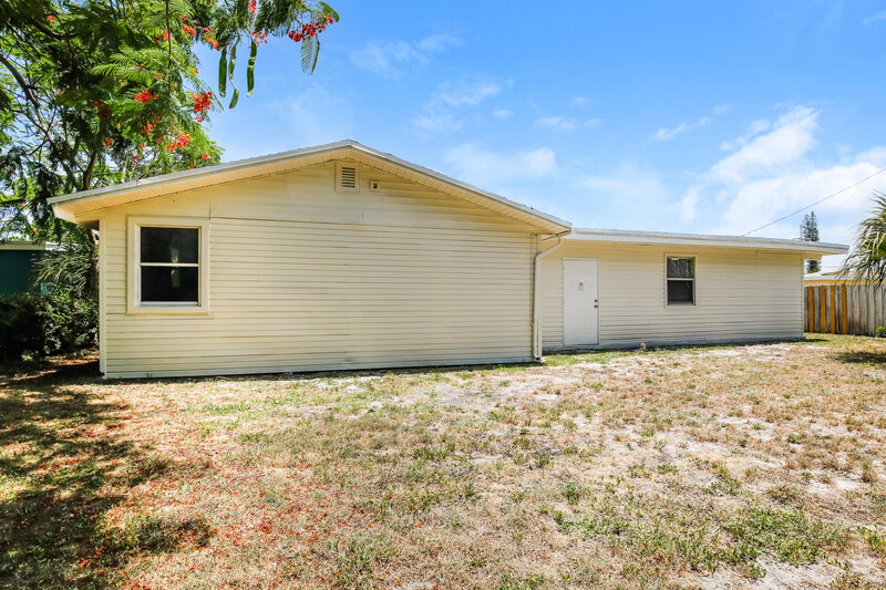 2,790/Mo, 5083 NE 17th Drive Pompano Beach, FL 33064 Rear View