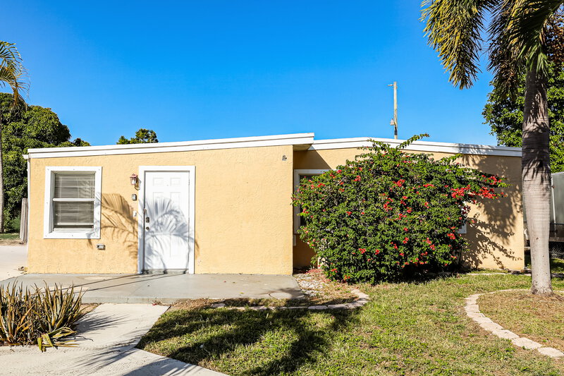 2,340/Mo, 395 Plum Tree Drive Lantana, FL 33462 External View