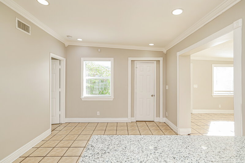 2,340/Mo, 395 Plum Tree Drive Lantana, FL 33462 Dining Room View 2