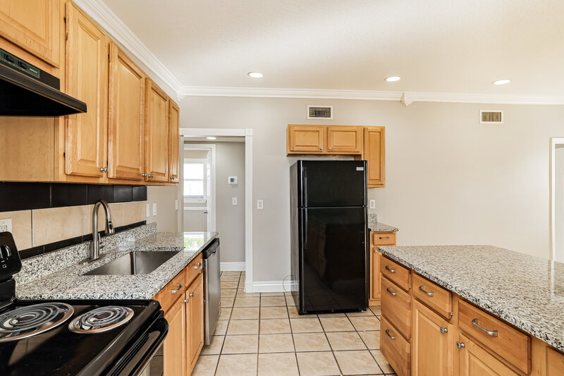2,340/Mo, 395 Plum Tree Drive Lantana, FL 33462 Kitchen View 3