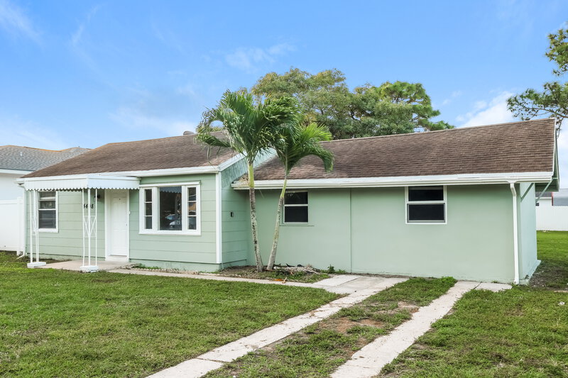 2,315/Mo, 4408 Vicliff Road Palm Springs, FL 33406 Front View