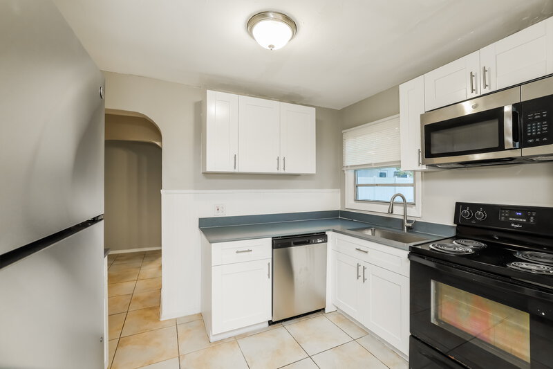 2,315/Mo, 4408 Vicliff Road Palm Springs, FL 33406 Kitchen View