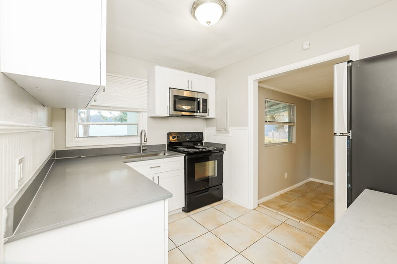 2,315/Mo, 4408 Vicliff Road Palm Springs, FL 33406 Kitchen View 2