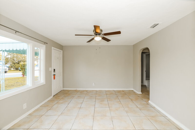 2,315/Mo, 4408 Vicliff Road Palm Springs, FL 33406 Family Room View