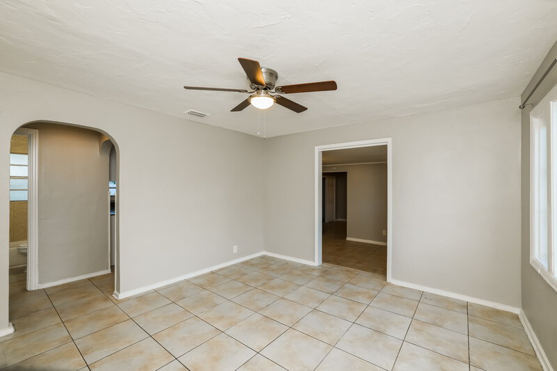 2,315/Mo, 4408 Vicliff Road Palm Springs, FL 33406 Family Room View 2