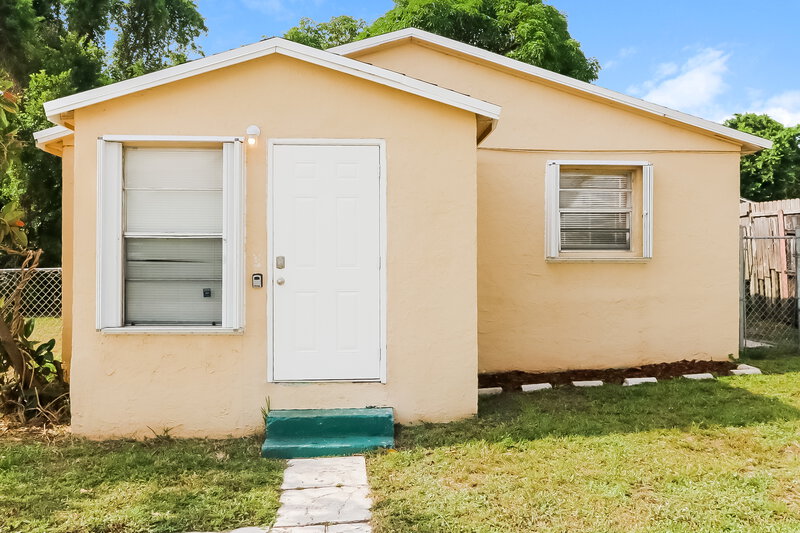 1,870/Mo, 725 W 6th Street Riviera Beach, FL 33404 External View