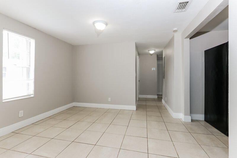 1,870/Mo, 725 W 6th Street Riviera Beach, FL 33404 Living Room View 3