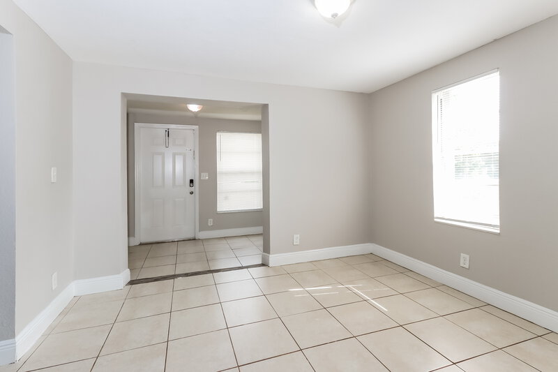 1,870/Mo, 725 W 6th Street Riviera Beach, FL 33404 Living Room View 4
