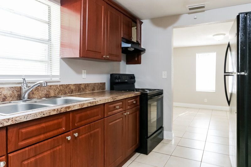 1,870/Mo, 725 W 6th Street Riviera Beach, FL 33404 Kitchen View