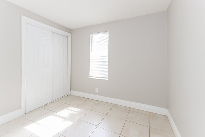 1,870/Mo, 725 W 6th Street Riviera Beach, FL 33404 Main Bedroom View