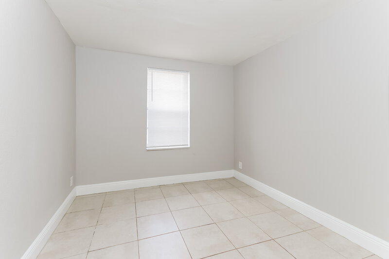 1,870/Mo, 725 W 6th Street Riviera Beach, FL 33404 Bedroom View 2