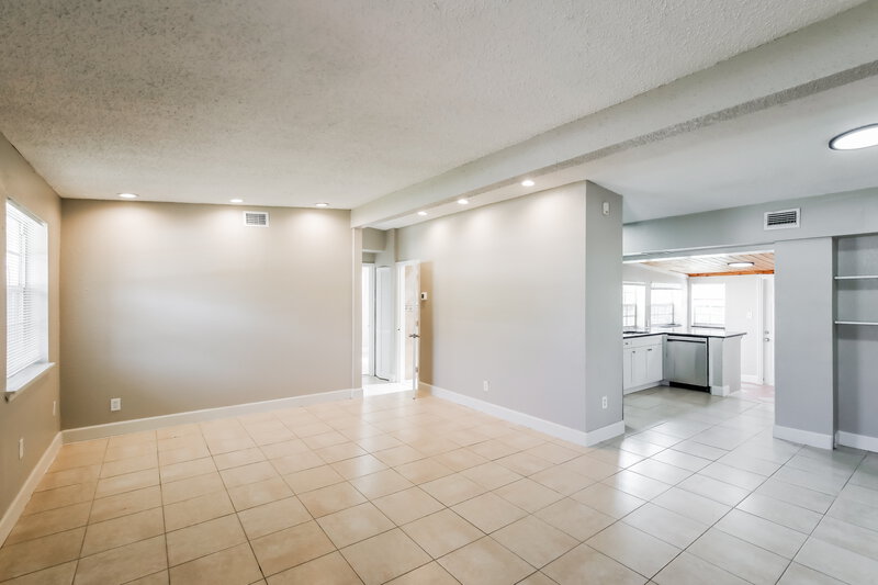 2,805/Mo, 5319 NE 17th Avenue Pompano Beach, FL 33064 Living Room View