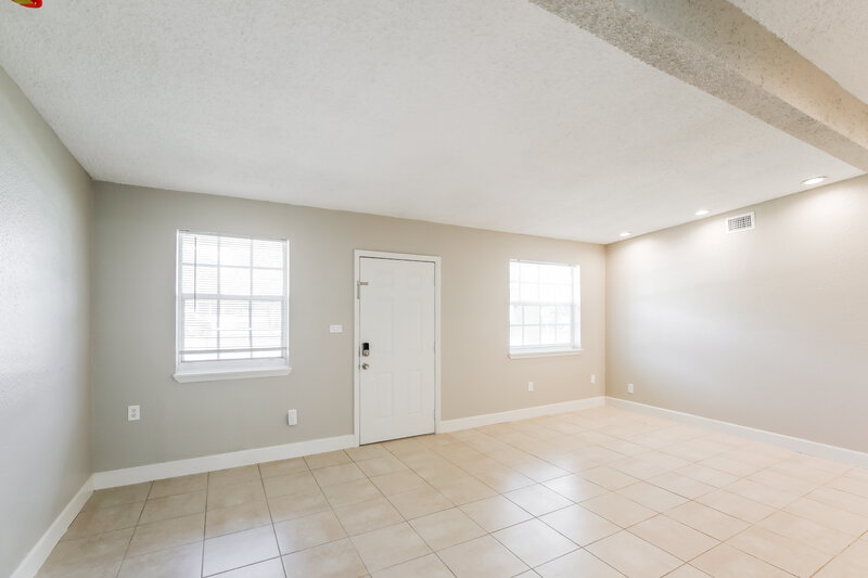 2,805/Mo, 5319 NE 17th Avenue Pompano Beach, FL 33064 Living Room View 2