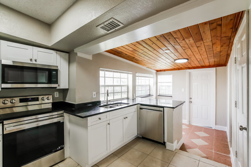 2,805/Mo, 5319 NE 17th Avenue Pompano Beach, FL 33064 Kitchen View